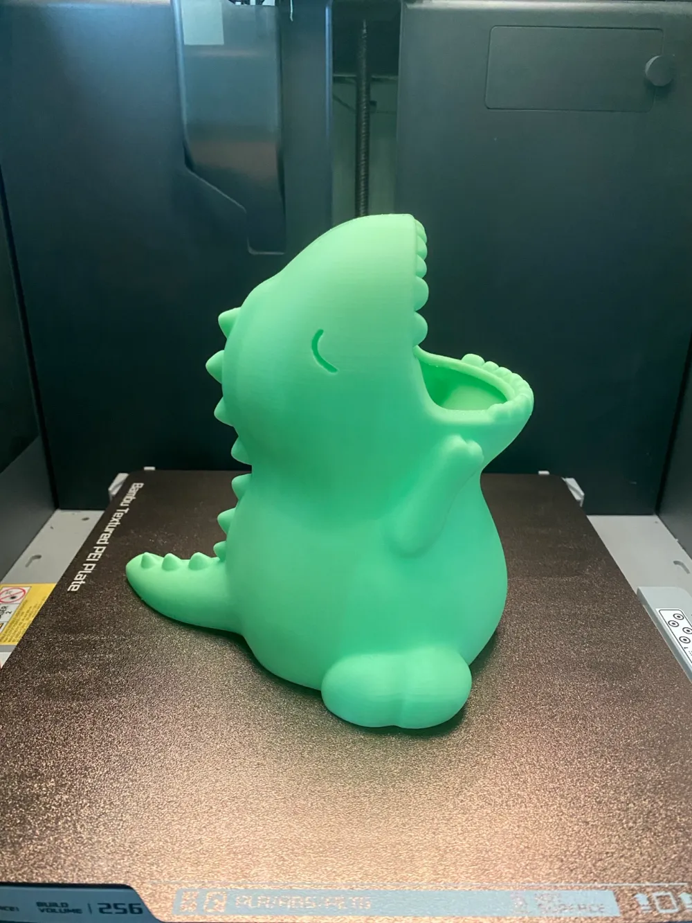 حامل أقلام على شكل ديناصور تي ريكس